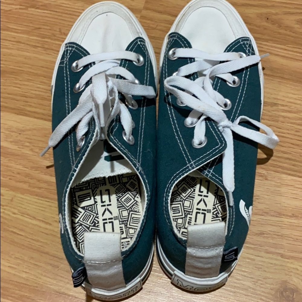 Shoes - Picture 2 of 4